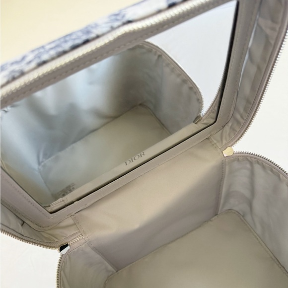 BRAND NEW Dior Beauty “Around the World” Vanity Bag - Picture 7 of 14